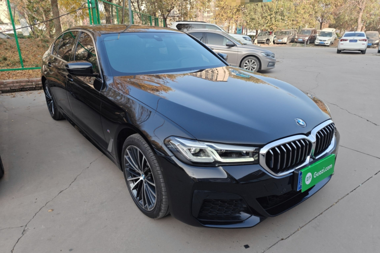 宝马5系 2022款 改款 530Li 领先型 M运动套装车身外观3