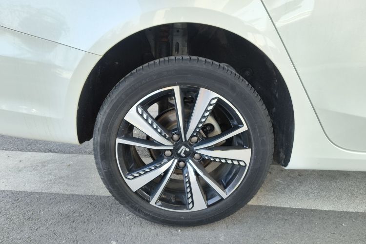 飞凡汽车 飞凡ER6 2020款 620km 智享版车身外观6008