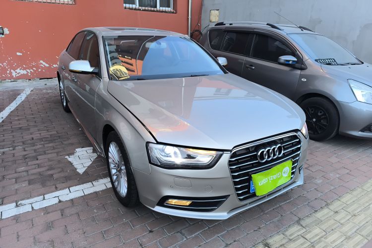 奥迪A4L 2016款 35 TFSI 典藏版 自动标准型车身外观3