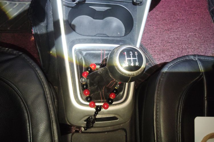 中华V3 2015款 1.5L 手动精英型中控内饰18