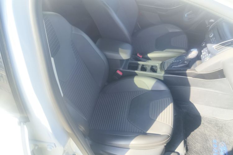 福特 福克斯 2018款 两厢经典 EcoBoost 180 自动精英型局部细节41