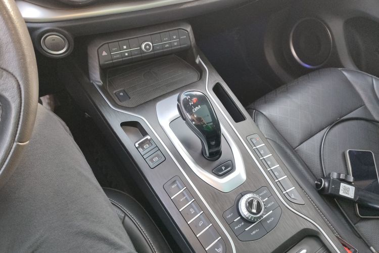 魏牌 VV6 2020款 2.0T 两驱智享+局部细节18