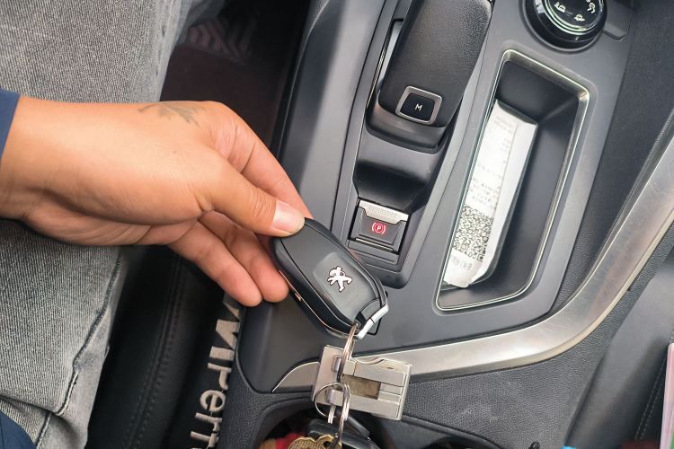 标致4008 2018款 350THP 豪华版中控内饰7001