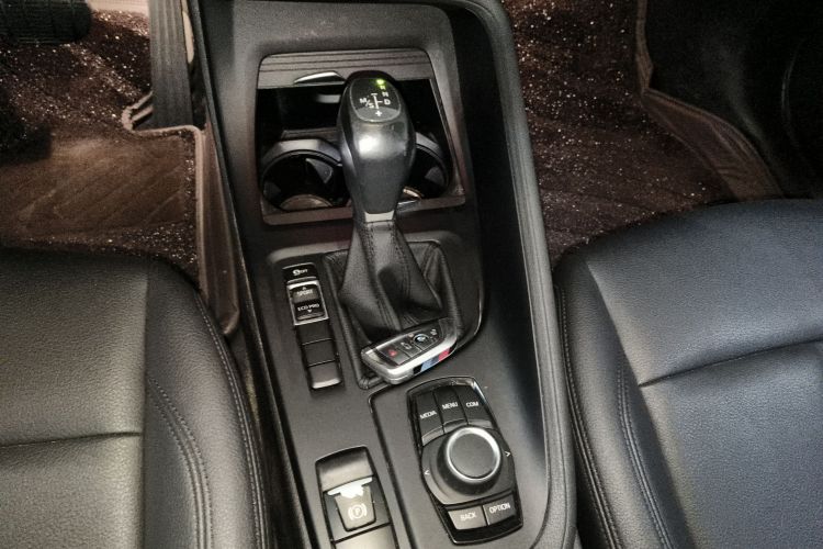 宝马X1 2019款 sDrive18Li 时尚型中控内饰18