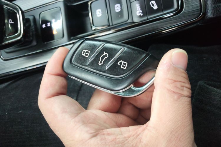 荣威RX5 2023款 PLUS 330TGI 自动领潮智臻版中控内饰11