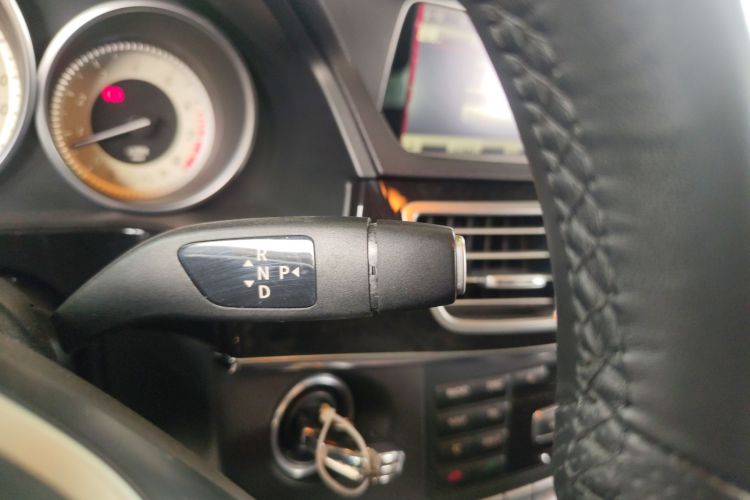 奔驰E级 2014款 改款 E 260 L 运动型中控内饰18