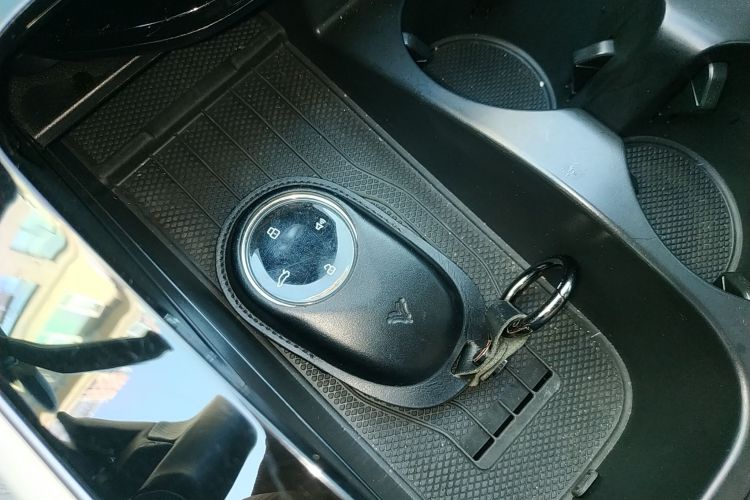 哪吒汽车 哪吒S 2022款 增程版 1160km 后驱中版中控内饰11