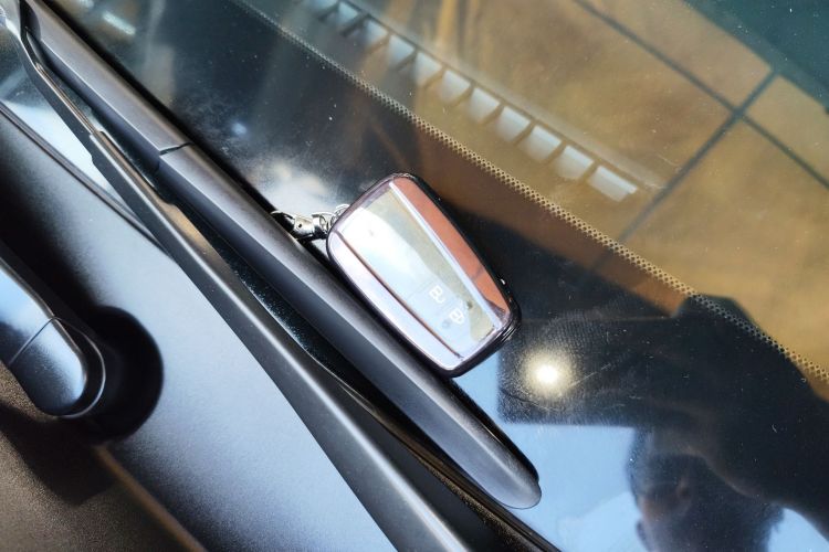 丰田C-HR 2018款 2.0L 领先天窗版 国VI中控内饰7001