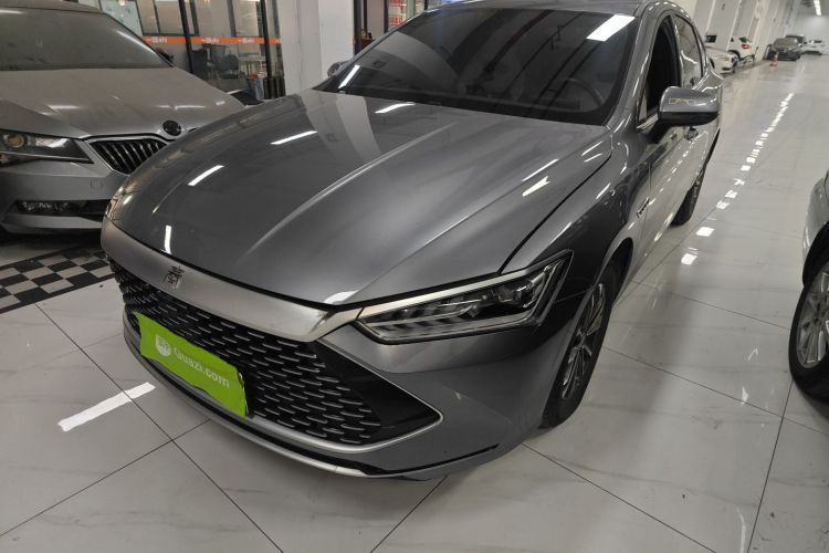 比亚迪 秦PLUS 2024款 荣耀版 DM-i 55KM领先型车身外观1