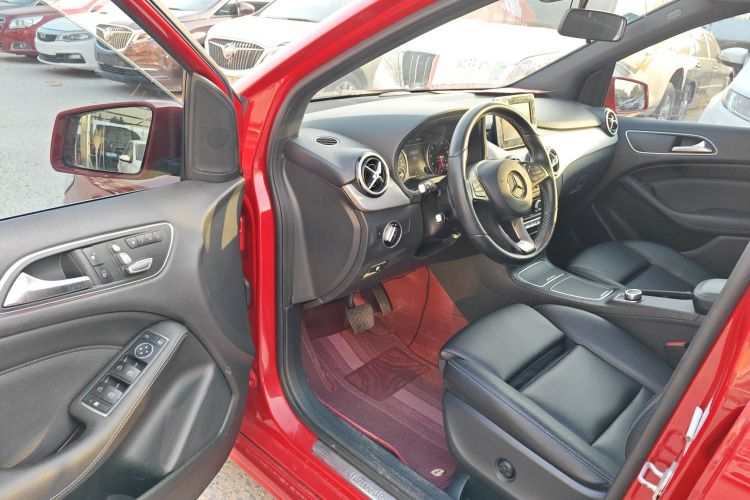 奔驰B级 2015款 B 200 时尚型中控内饰20