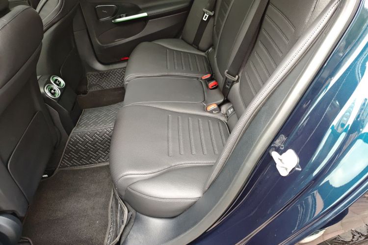 奔驰C级 2025款 改款 C 260 L 运动版中控内饰7004