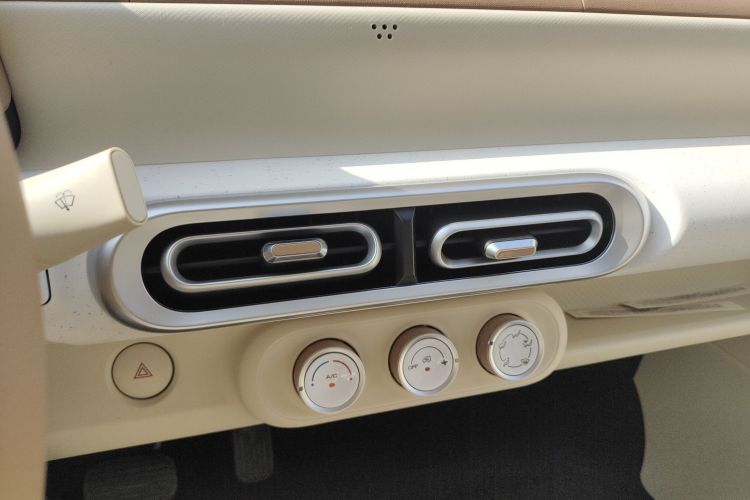 五菱汽车 宏光MINIEV 2024款 第三代 215km 青春版中控内饰16