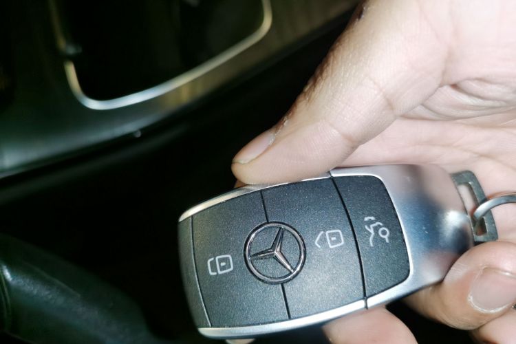 奔驰C级 2019款 改款 C 260 L 运动版中控内饰11