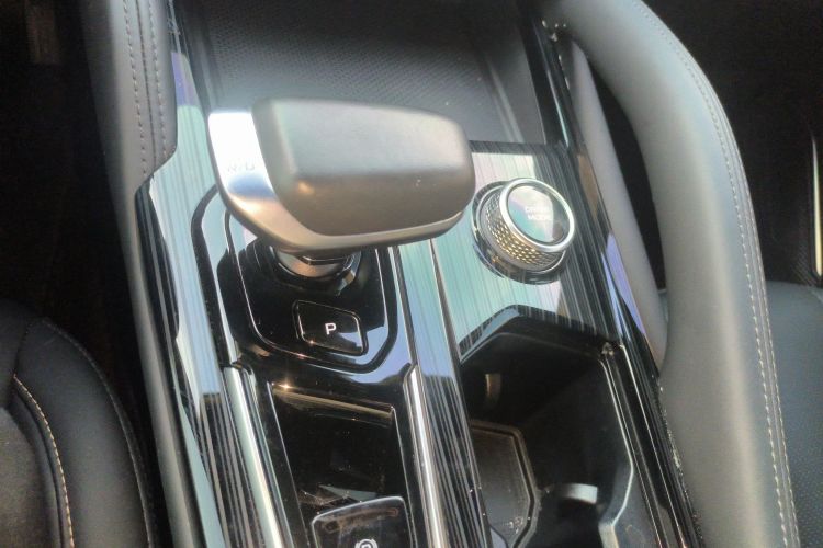 吉利汽车 星越L 2024款 2.0TD DCT EVO两驱长风版中控内饰18