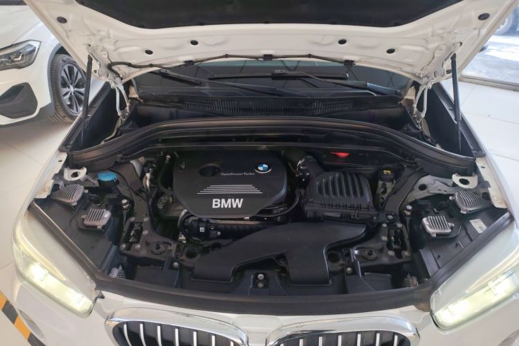 宝马X1 2016款 sDrive18Li 尊享型机舱底盘24