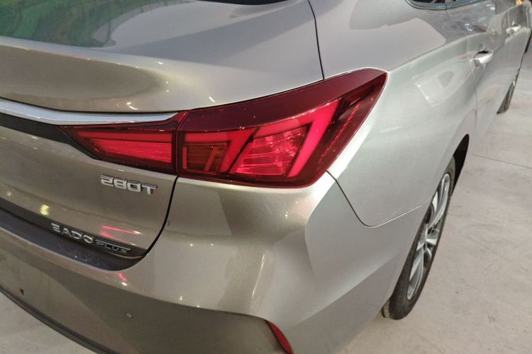 长安 逸动 2020款 PLUS 蓝鲸NE 1.4T GDI DCT旗舰型车身外观6006