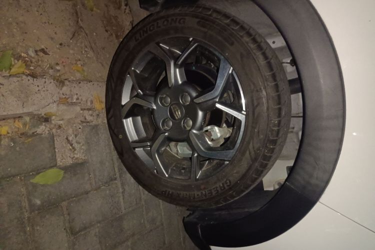 吉利汽车 远景X1 2017款 1.3L 自动乐趣版车身外观6007