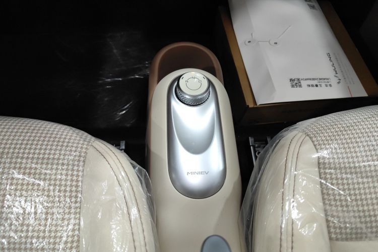 五菱汽车 宏光MINIEV 2025款 四门版 进阶款中控内饰18