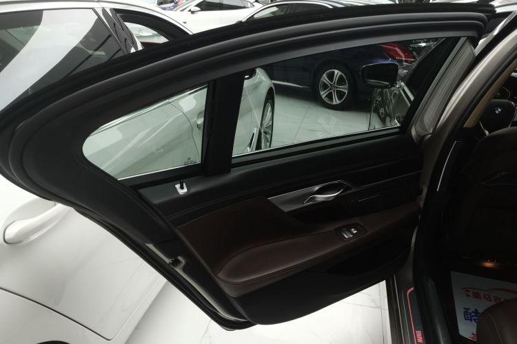 宝马7系 2019款 730Li 豪华套装中控内饰7008