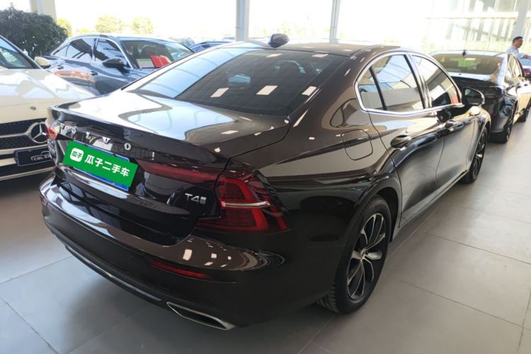 沃尔沃S60 2020款 T4 智逸豪华版车身外观7