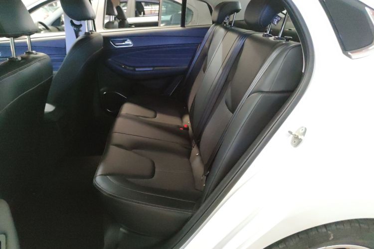 奇瑞 艾瑞泽GX 2018款 1.5T 手动劲色版 国V中控内饰7004