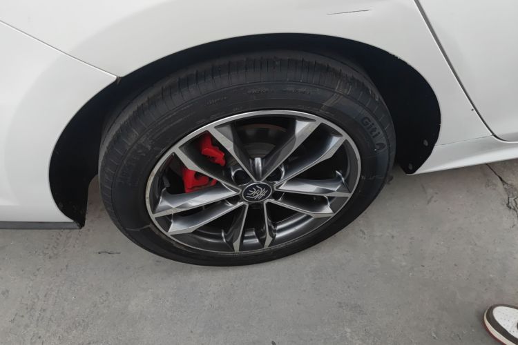 比亚迪 秦Pro 2020款 超越版 1.5TI 自动旗舰型车身外观6008