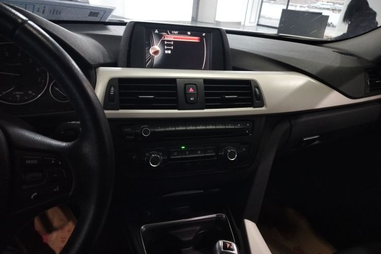 宝马3系 2015款 316Li 时尚型中控内饰16