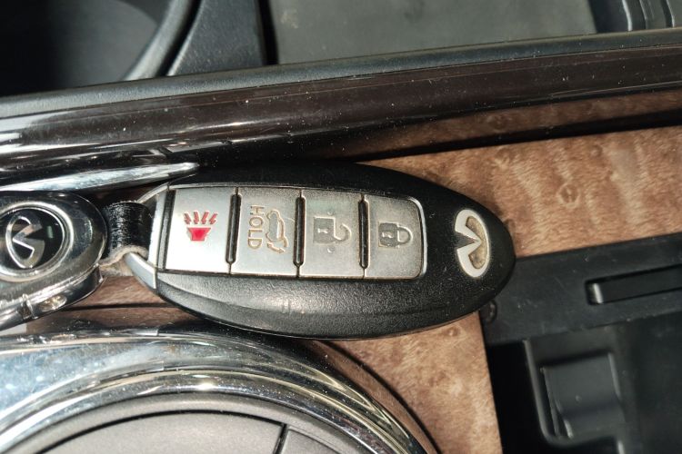 英菲尼迪QX80 2013款 5.6L 4WD中控内饰7001