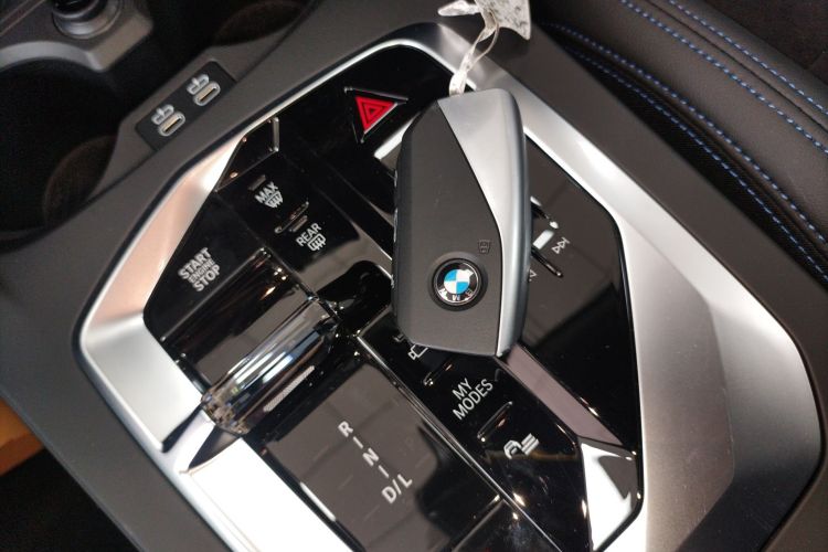 宝马2系 2025款 225L M运动曜夜套装中控内饰7001