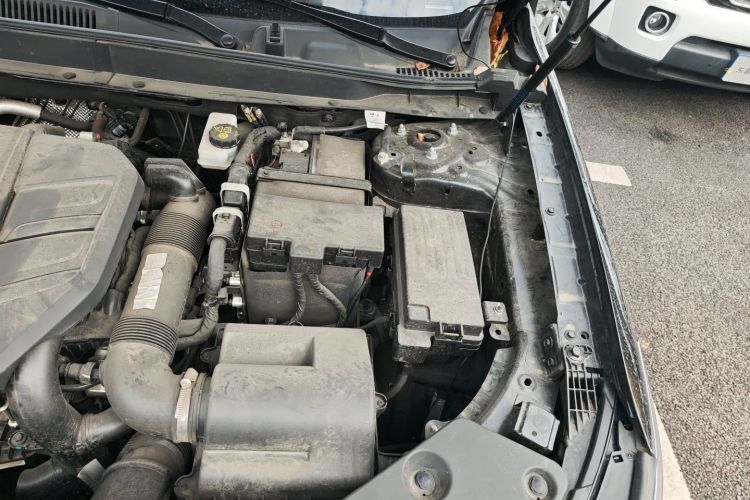 红旗HS5 2023款 2.0T 四驱旗享Pro版机舱底盘26