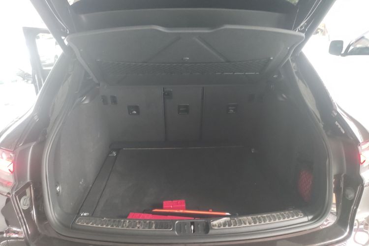 保时捷 2018款 Macan 2.0T机舱底盘23