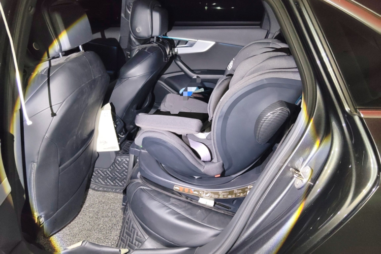 奥迪A4L 2020款 40 TFSI 豪华动感型中控内饰7004