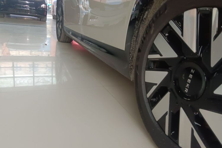 极氪MIX 2025款 长续航智驾版局部细节9002