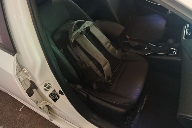 丰田 卡罗拉 2023款 1.8L 智能电混双擎 先锋版局部细节41