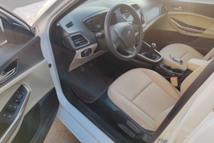 福特 福睿斯 2017款 改款 1.5L 手动舒适型中控内饰20