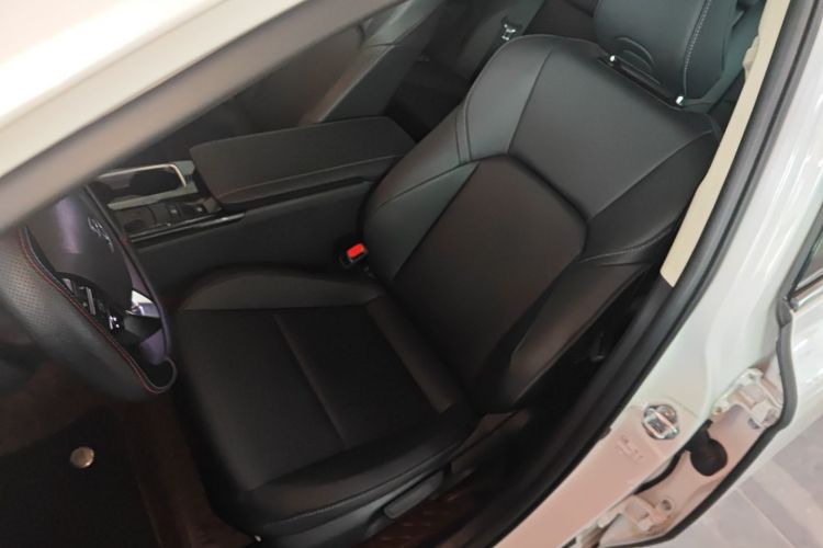 丰田 凯美瑞 2026款 双擎 2.0HE 精英版中控内饰19