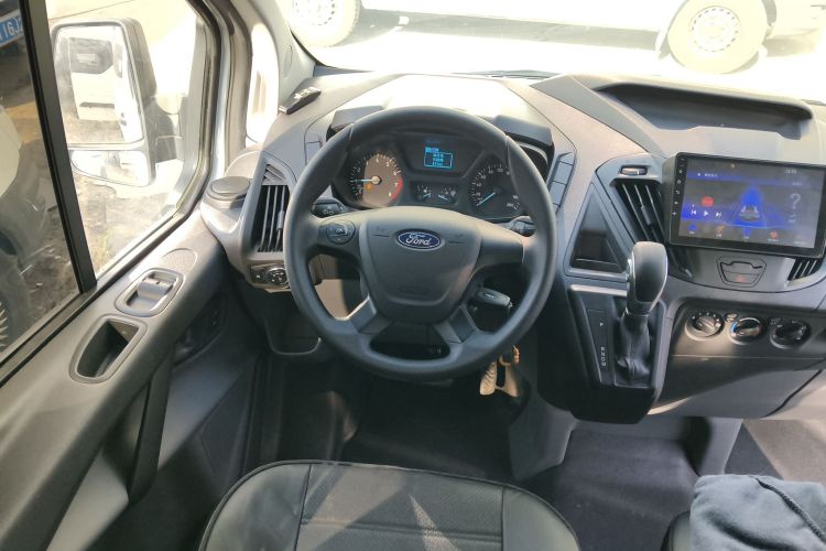 福特 全顺 2019款 2.0T汽油自动多功能商用车中轴中顶6座国VI中控内饰13