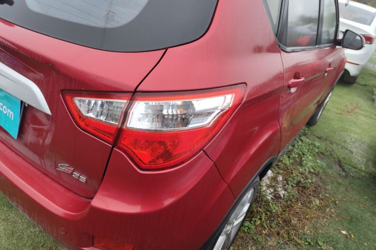 长安CS35 2016款 1.6L 手动豪华型 国V车身外观9