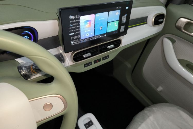 吉利银河 2025款 210km 熊猫骑士中控内饰16