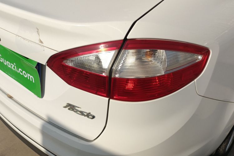 福特 嘉年华 2013款 三厢 1.5L 自动时尚型车身外观9