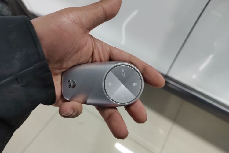 蔚来ES8 2020款 580KM 六座版中控内饰11