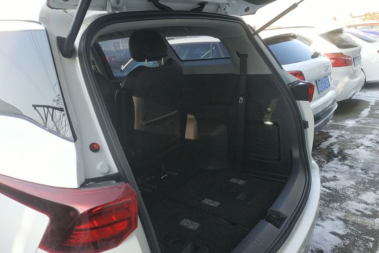 五菱汽车 五菱凯捷 2022款 改款 280T 1.5T CVT旗舰型机舱底盘23