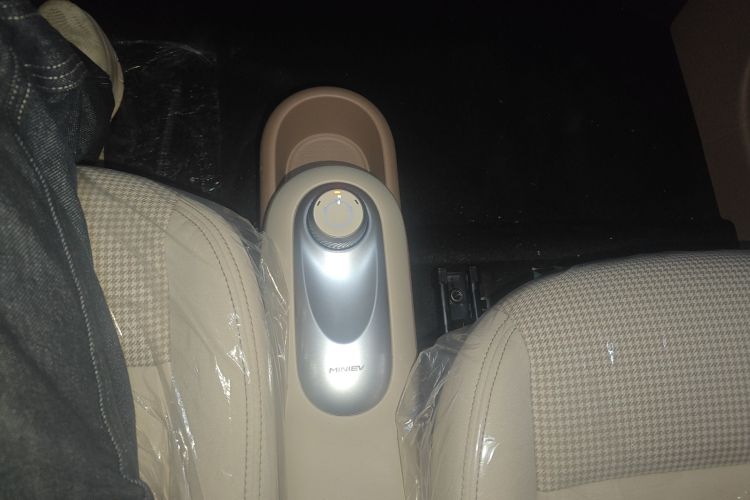 五菱汽车 宏光MINIEV 2025款 四门版 进阶款中控内饰18