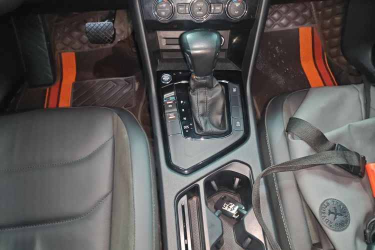 大众 途观L 2020款 330TSI 自动两驱全景舒适版 国VI中控内饰18