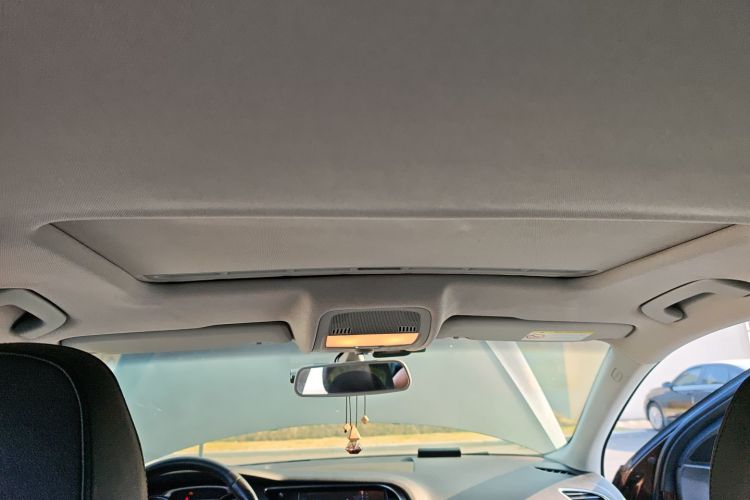 奥迪A4L 2015款 35 TFSI 自动标准型中控内饰22