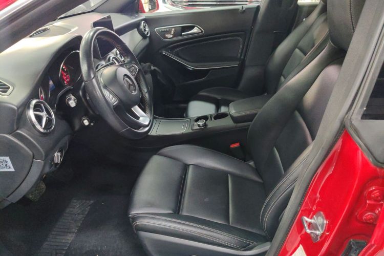 奔驰CLA 2018款 CLA 200 时尚型中控内饰19