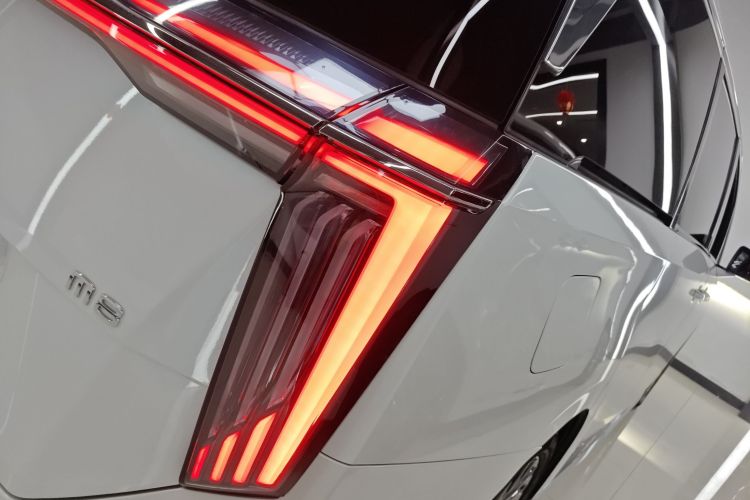 广汽传祺 传祺M8 2023款 宗师系列 400T 旗舰版车身外观9