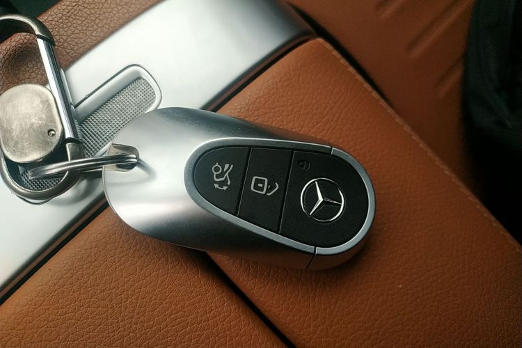 奔驰C级 2023款 改款 C 260 L 运动版中控内饰7001