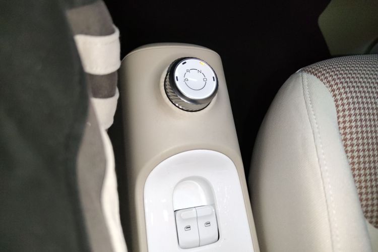 五菱汽车 宏光MINIEV 2024款 第三代 215km 进阶版中控内饰18