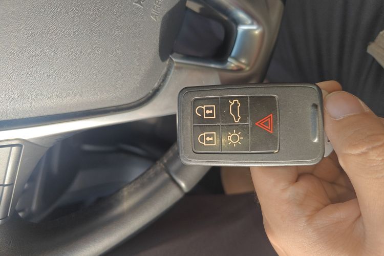 沃尔沃V40 2018款 T3 智逸版中控内饰11